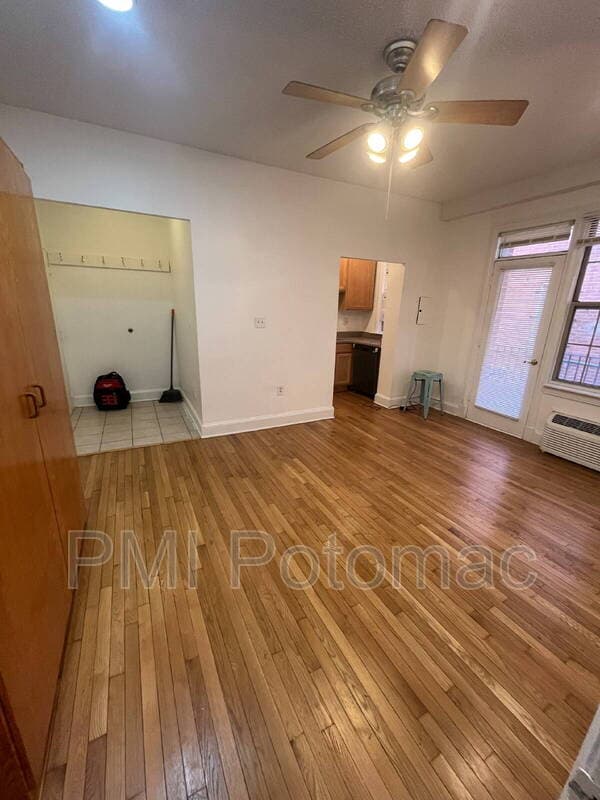 Washington Condo: 1401 Columbia Rd NW