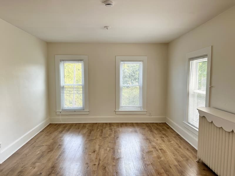 Elgin Condo: 404 Mountain St