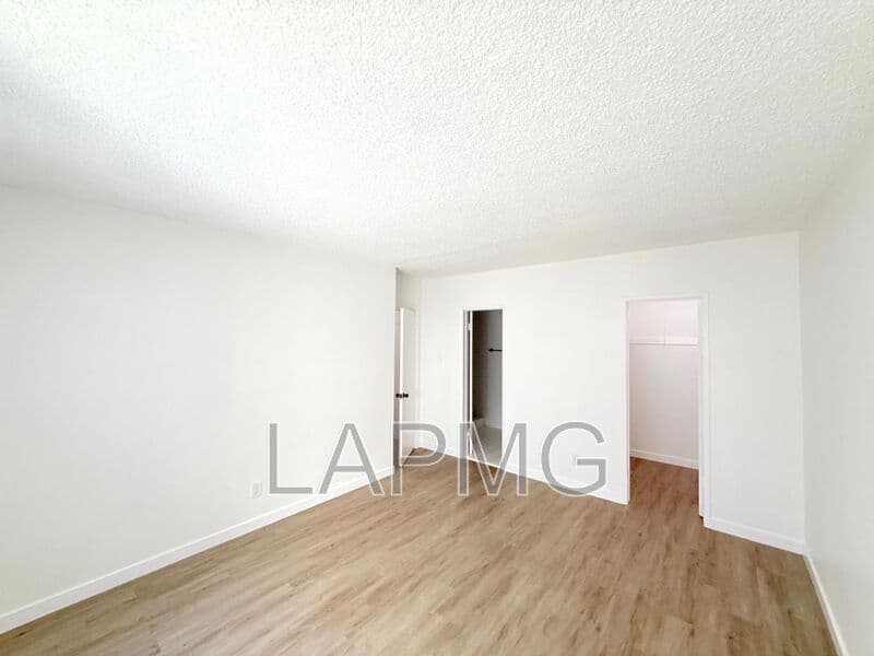 Los Angeles House: 1426 South Point View