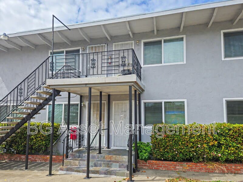 Richmond Condo: 1448 Merced St