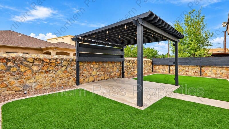 El Paso House: 3141 Spring Willow
