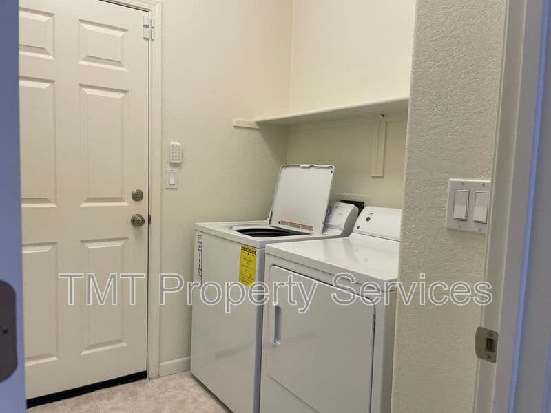 Elk Grove House: 10408 Siltstone Way