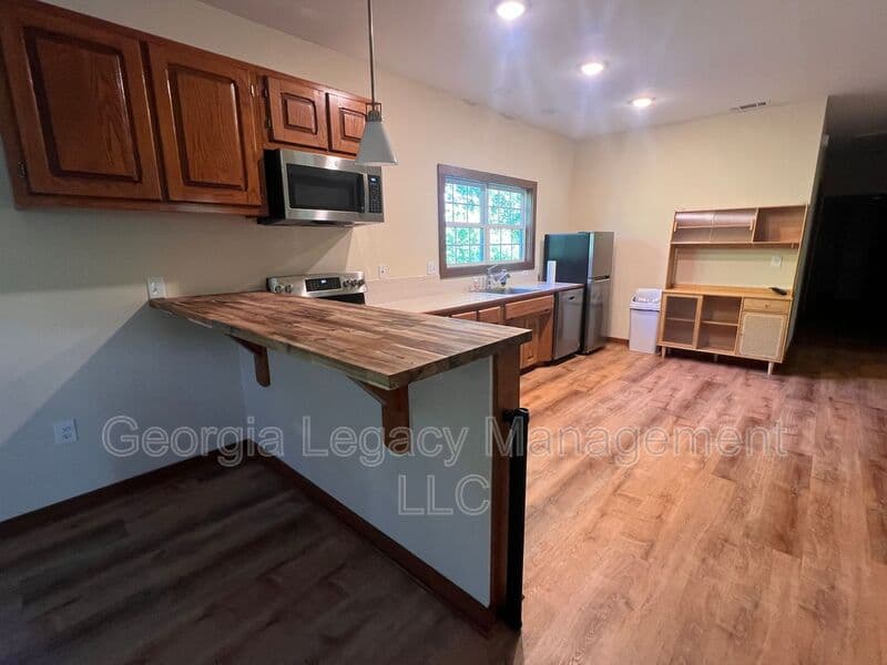 Jefferson House: 724 Brockton Road