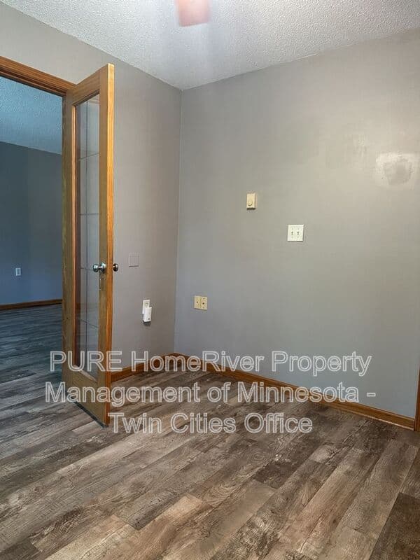 South Saint Paul Condo: 221 Grand Ave W