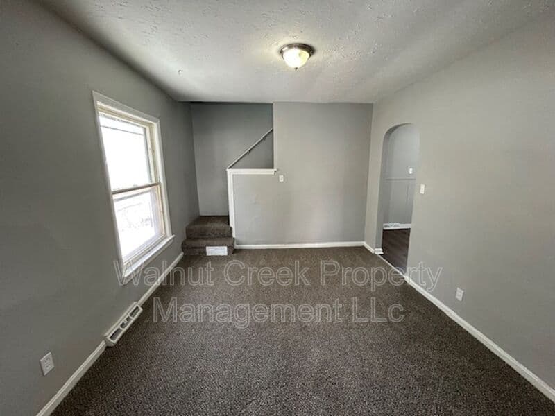 Lorain House: 939 W 22nd Street