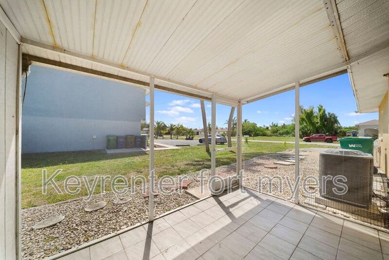 Fort Myers House: 13403 Pine Needle Ln