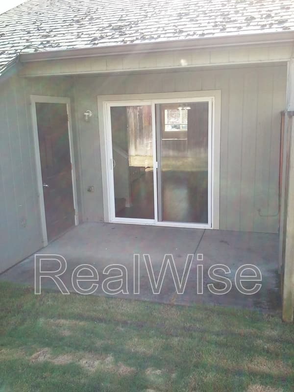 Grants Pass Condo: 1876 NE Fairview Ave