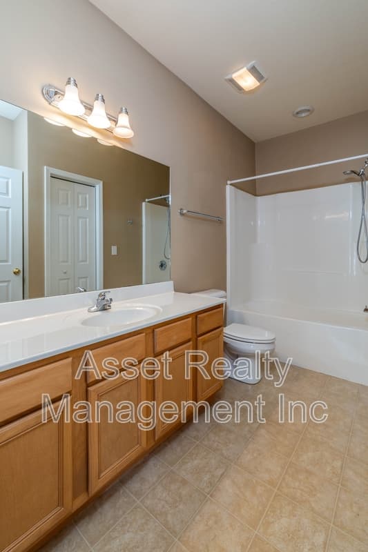 Oak Ridge House: 121 Hatleyberry St