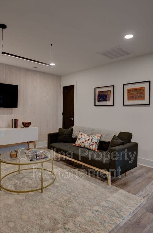 Charlotte House: 3945 Rockfern Rd