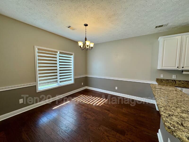 Midland House: 9420 Yarbrough Rd
