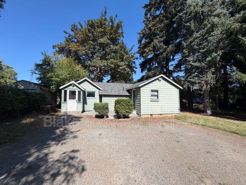 Milwaukie House: 10926 SE Linwood Ave