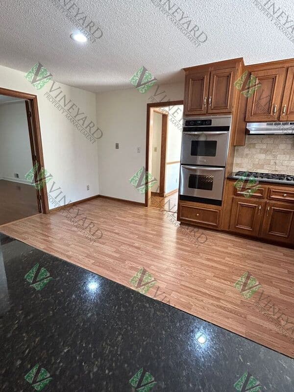 Sandy Springs House: 115 Nesbit Ferry Place