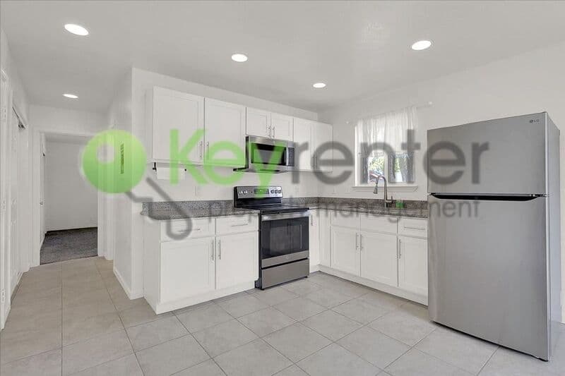 Sacramento House: 2714 San Fernando Way