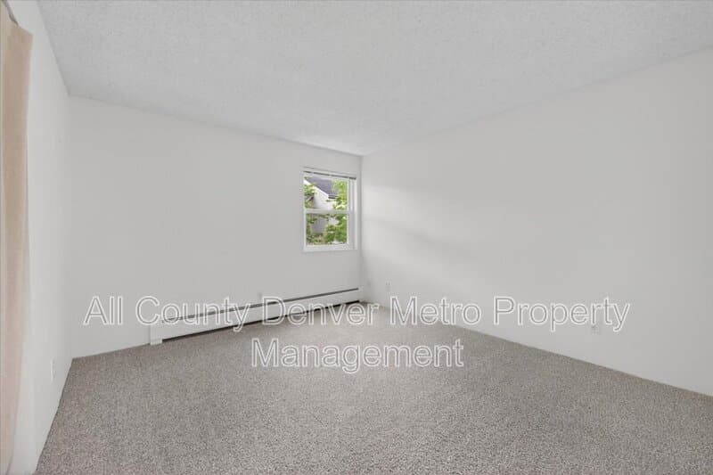 Golden Condo: 1400 Golden Circle