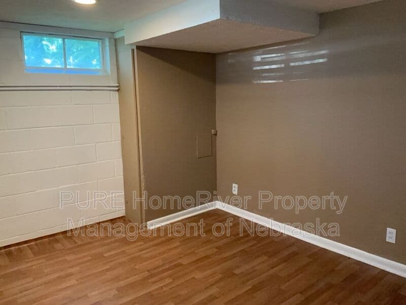 Omaha House: 5236 Ames Ave