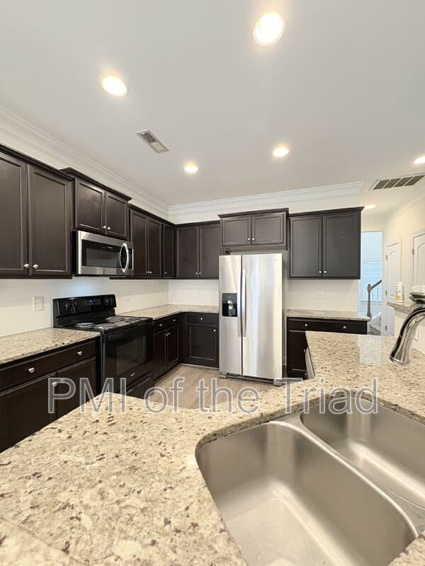 Walkertown Townhome: 2974 York Place Dr