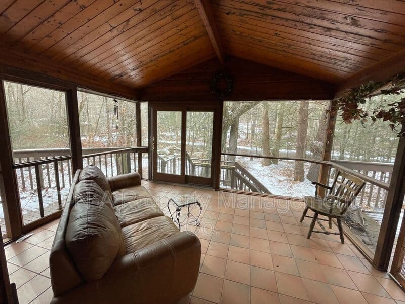 Cresco House: 3530 Spruce Cabin Road