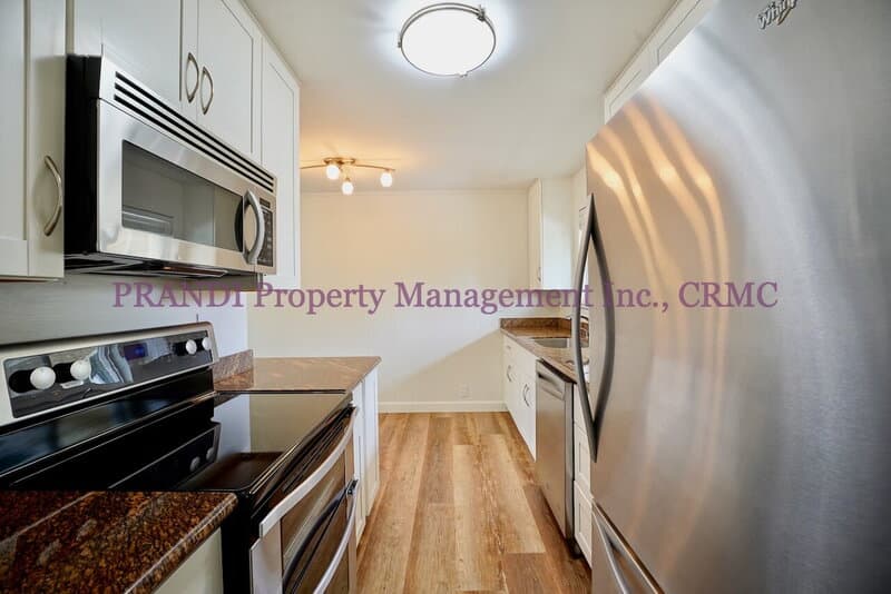 Tiburon Condo: 20 Circle Dr