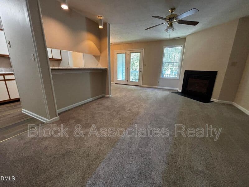 Fayetteville House: 259-7 Waterdown Drive