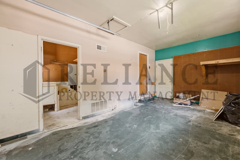 Wichita House: 9923 West Binter Lane