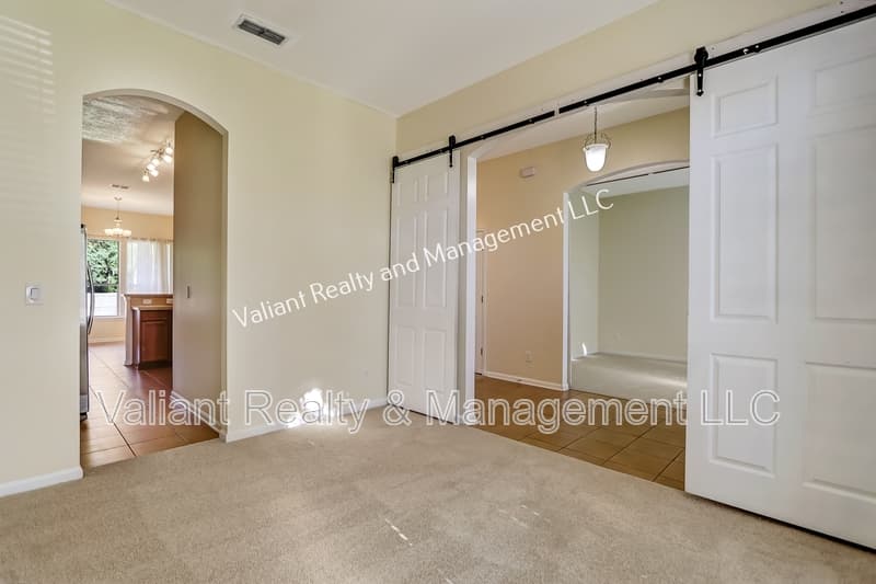 Jacksonville House: 8391 Candlewood Cove Trail