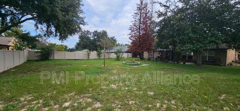 Clermont House: 11649 Crescent Pines Boulevard