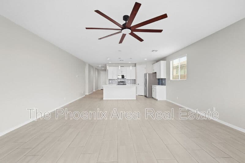 Maricopa House: 35786 W Santa Monica Ave