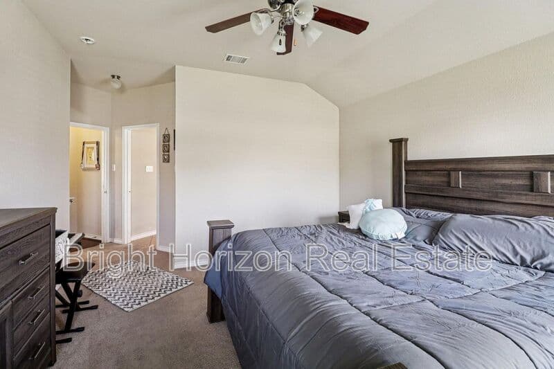 Fort Worth House: 8221 Mule Deer Run