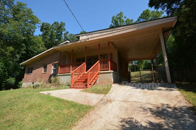 Atlanta House: 1864 Flintwood Dr Se