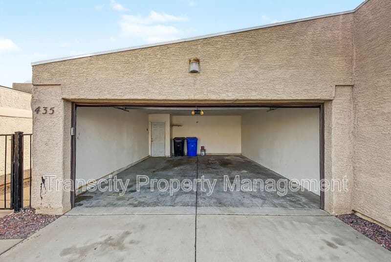 Phoenix House: 435 E Hidalgo Ave