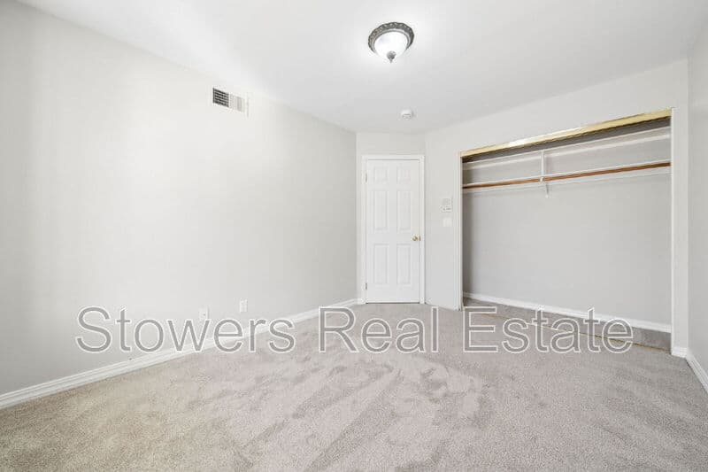 San Ramon Townhome: 613 S Blackbrush Ln