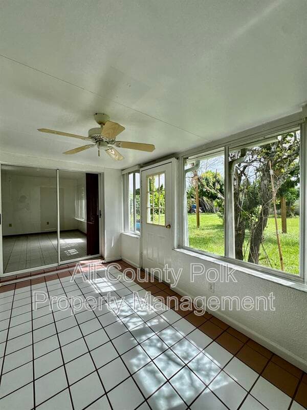Lakeland House: 3919 Lehman Ct