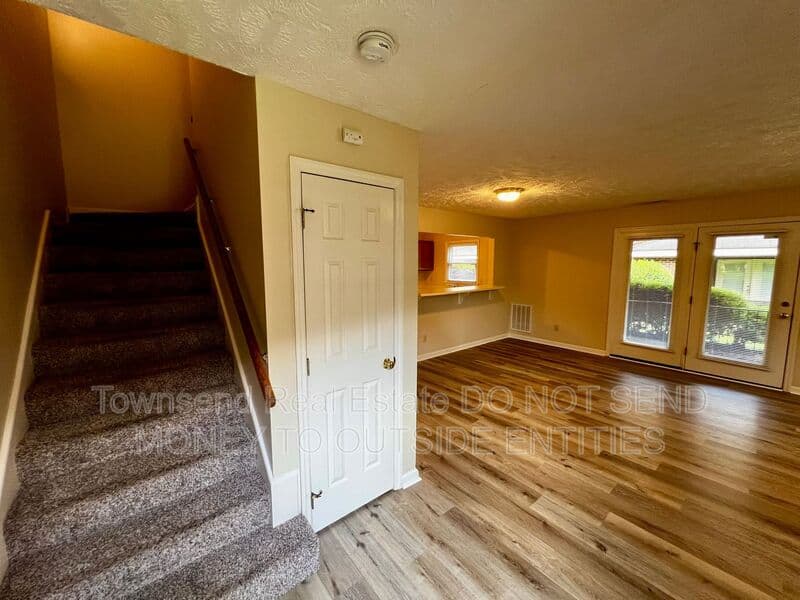 Fayetteville House: 1020-4 Ancestry Dr.