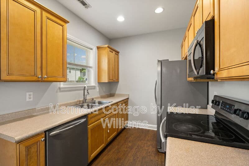 Beaufort House: 50 Spearmint Cir