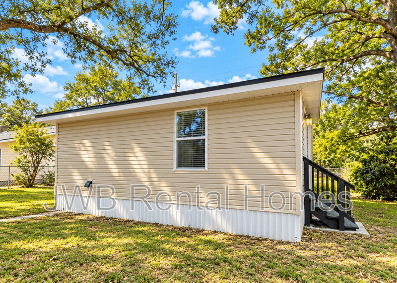 Jacksonville House: 3137 1st St W
