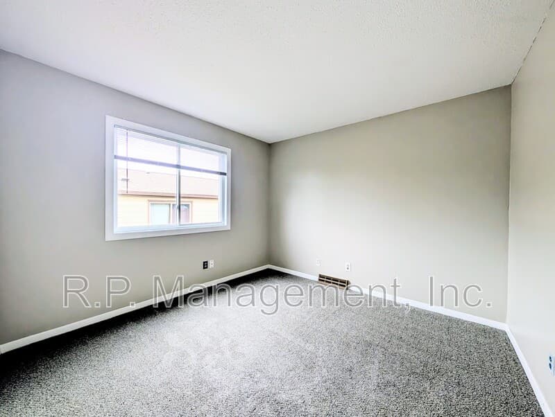 Brooklyn Park House: 7216 79th Ave N