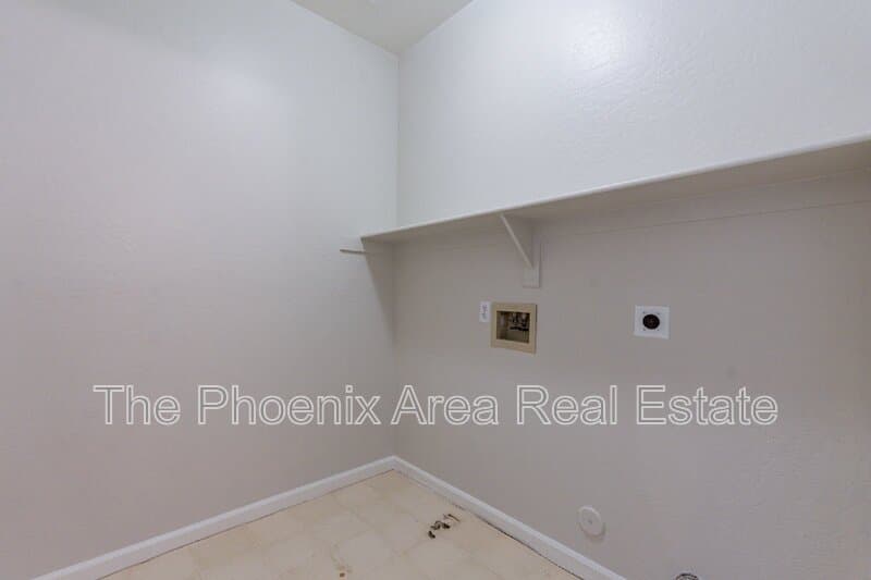 Mesa House: 4133 E Elmwood St
