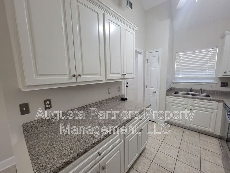 Grovetown House: 392 Bowen Falls