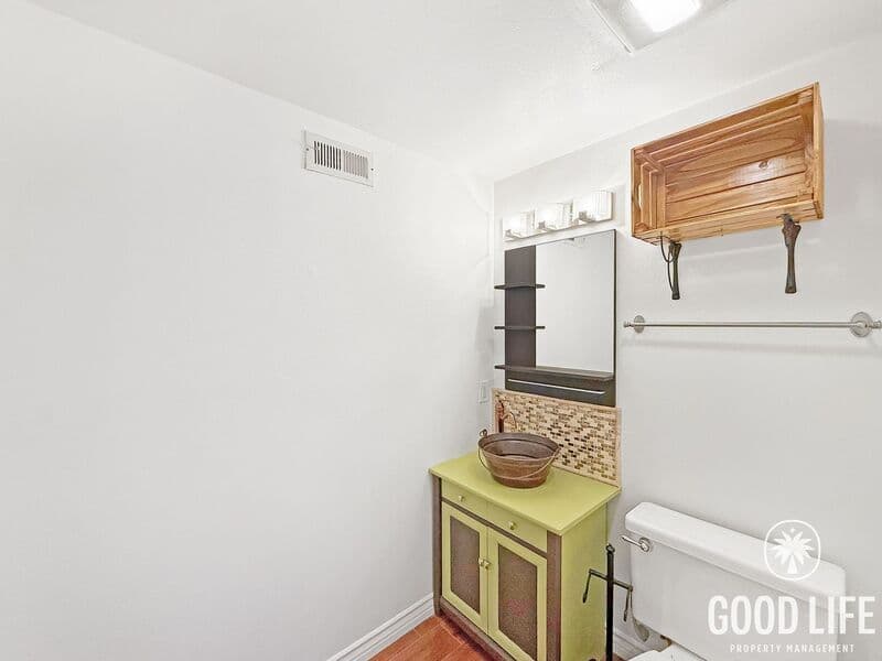 Oceanside Townhome: 827 Shelter Cove Way