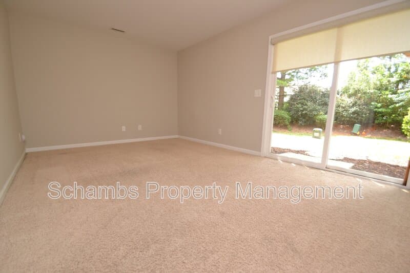 Durham House: 208 Irving Way