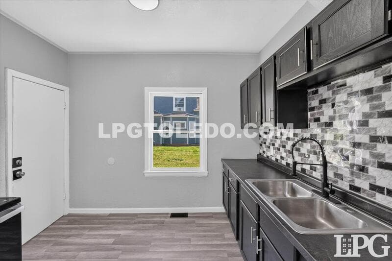 Toledo Condo: 804 2nd St.-1
