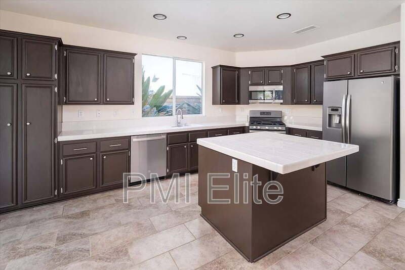 Castaic House: 32029 Cypress Way