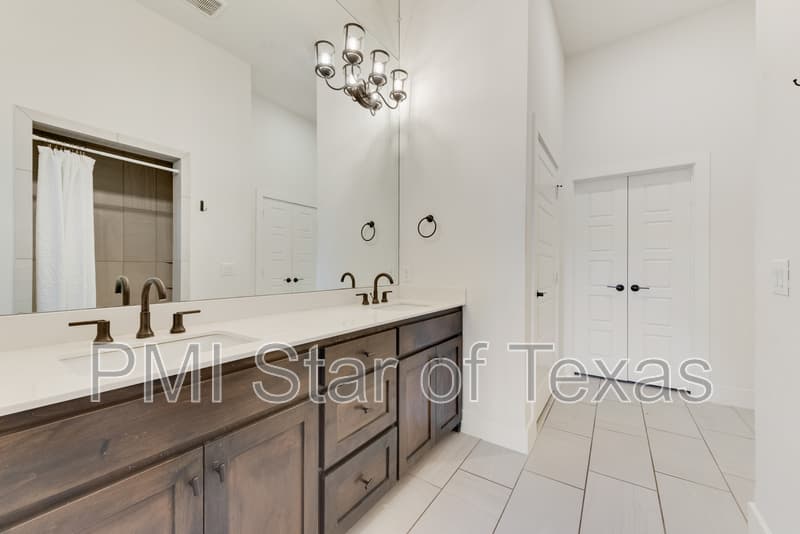 Arlington Townhome: 889 Birds Fort Trail