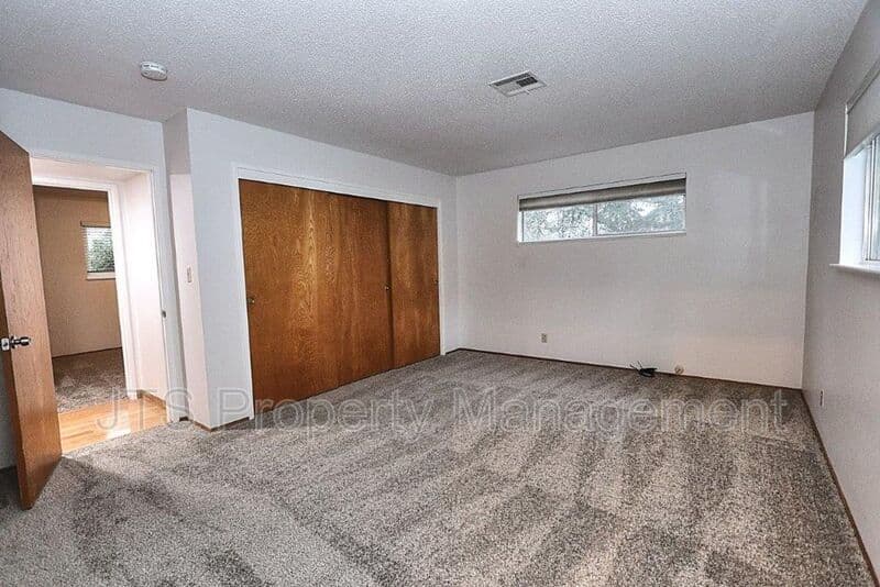 Fair Oaks House: 8520 Emperor Drive
