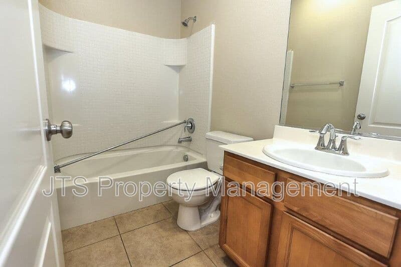 Orangevale House: 9041 Crescenda Lane