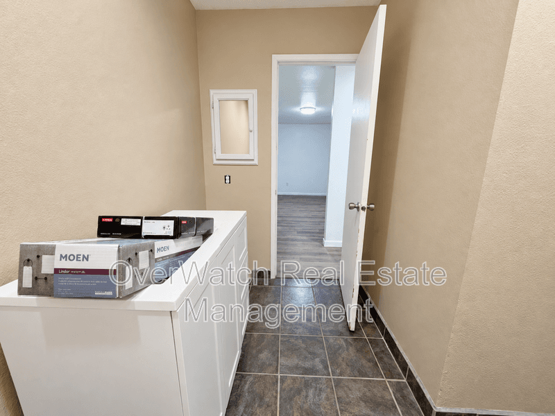 Anhcorage House: 10031 Nantucket Cir