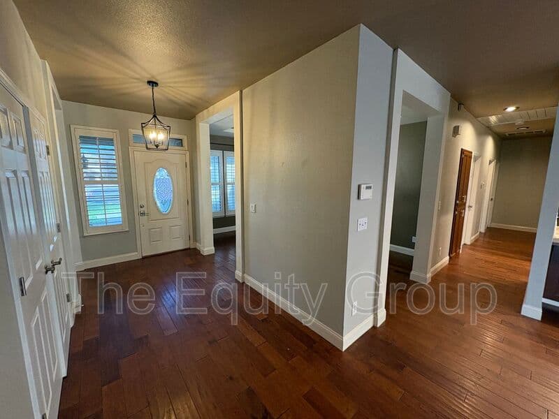Hanford House: 540 West Birch Ct