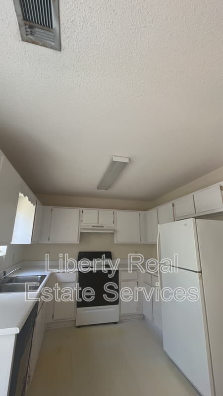 Hinesville Condo: 1100 Pineland Ave