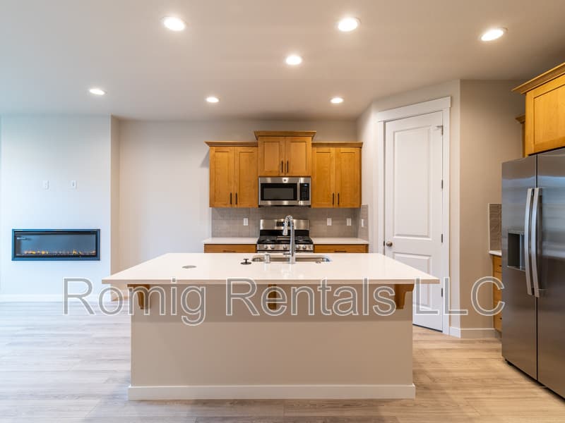 Vancouver House: 18611 Northeast 44th Avenue