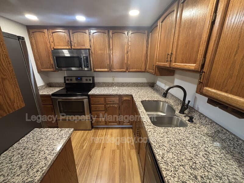 Fair Oaks Condo: 11330 Fair Oaks Blvd